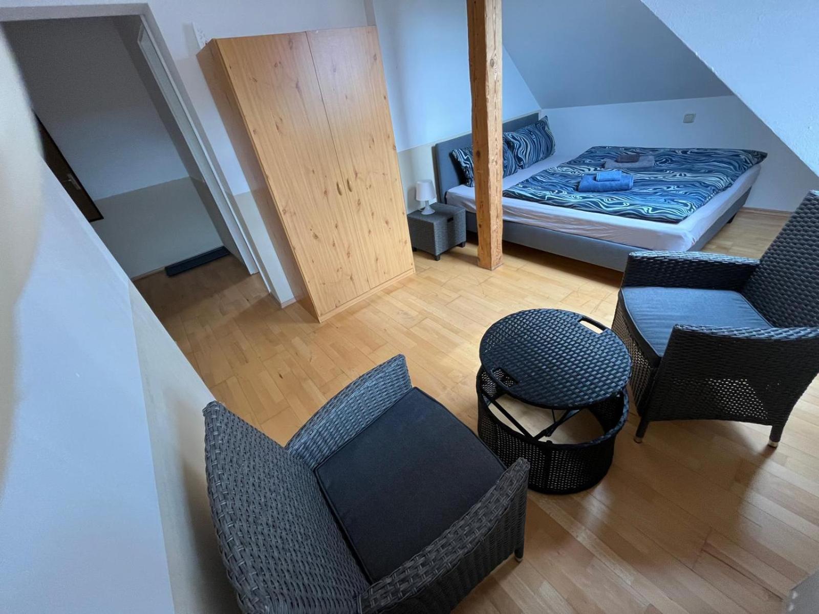 Doppelzimmer, Tv- Bad, Kuehlschrank- Parkplatz-17 Meine Oda fotoğraf